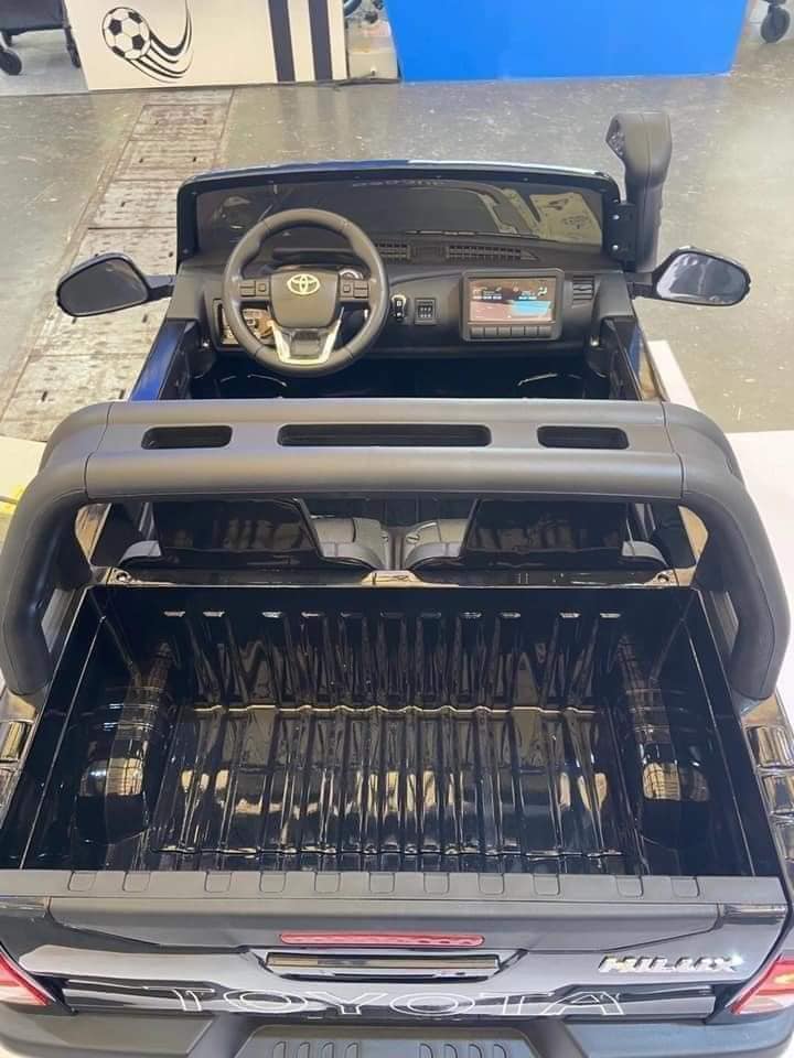 Carro Eléctrico Campero Toyota Hilux 1-9 Años Gris - Imagen 3
