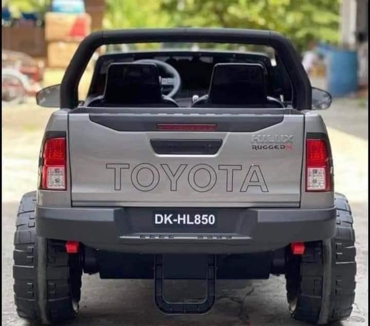 Carro Eléctrico Campero Toyota Hilux 1-9 Años Gris - Imagen 2